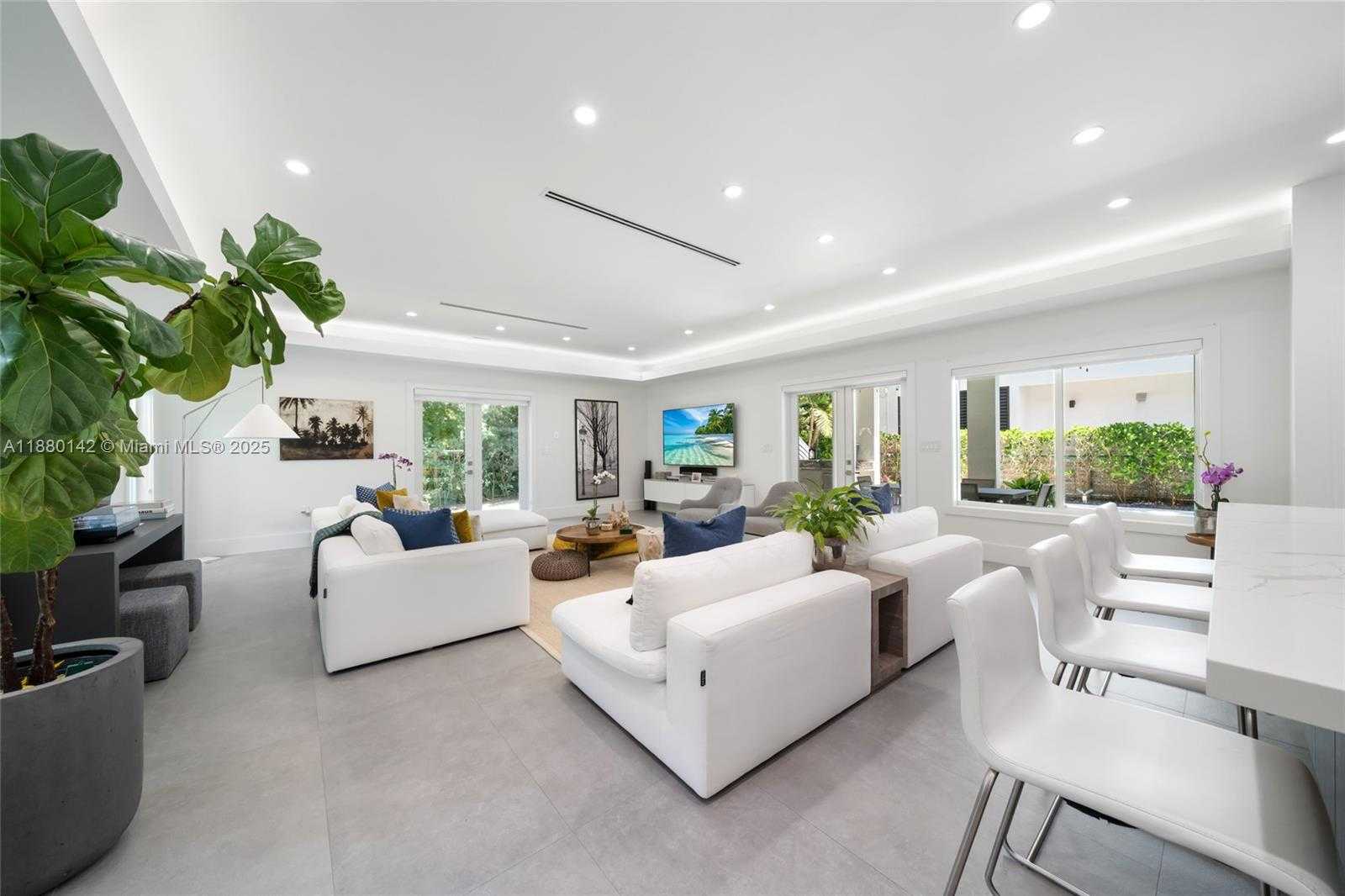 Small Image of 4181 BATTERSEA RD, Miami Number 5