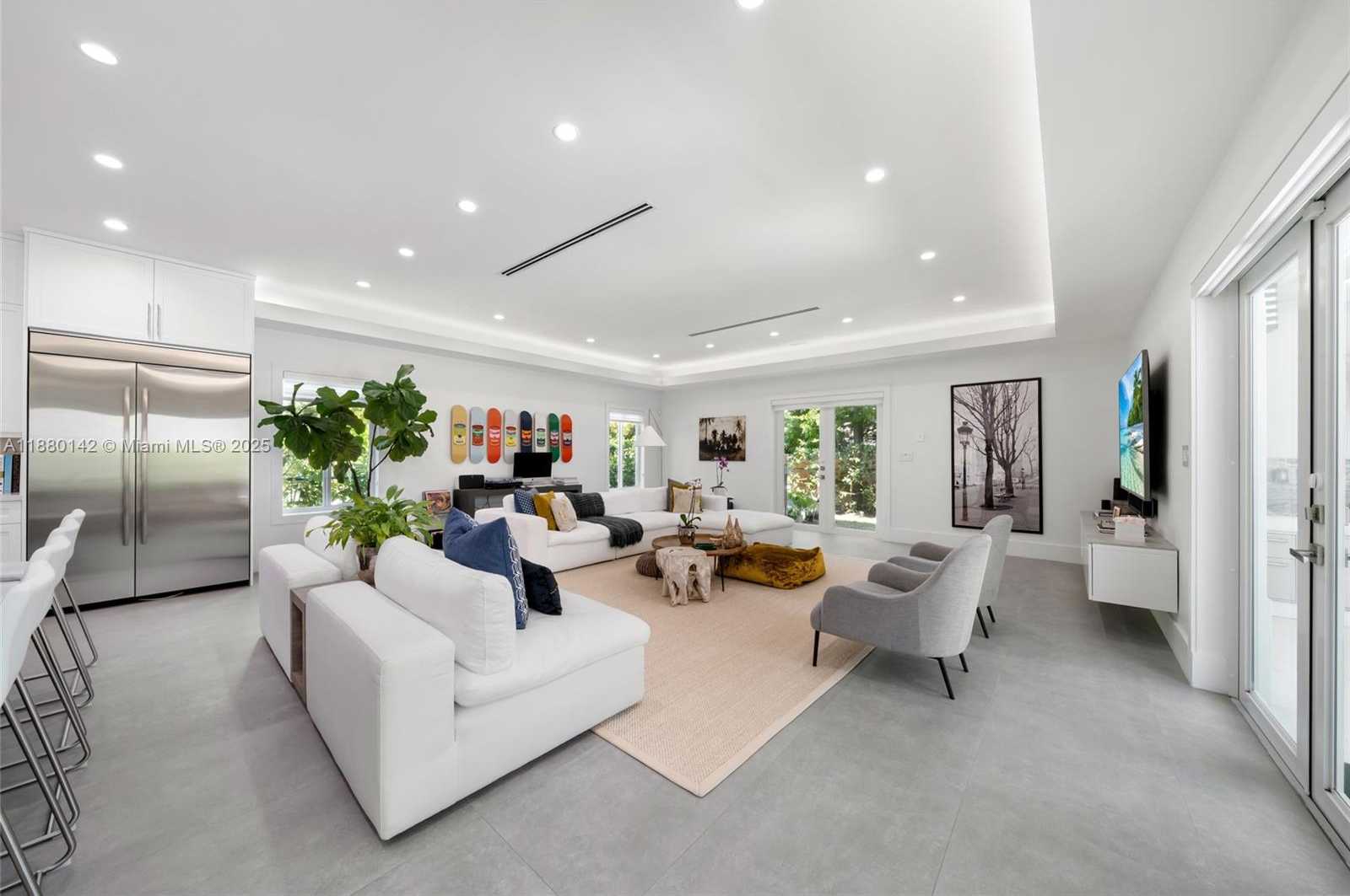 Small Image of 4181 BATTERSEA RD, Miami Number 6