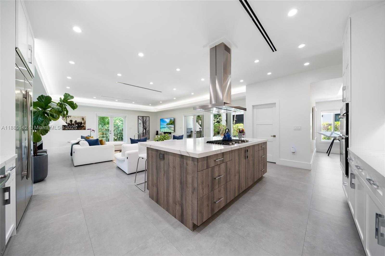 Small Image of 4181 BATTERSEA RD, Miami Number 7