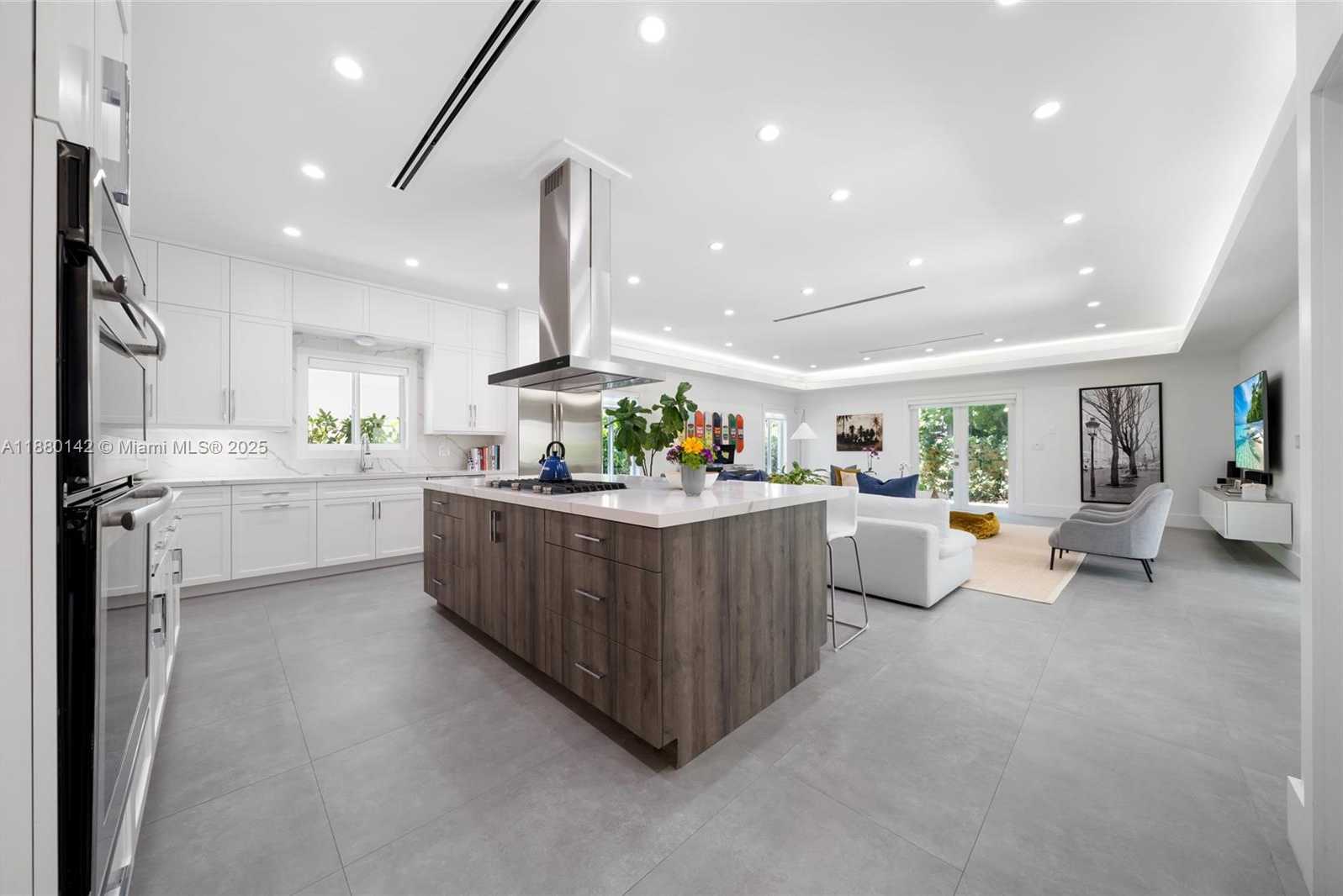 Small Image of 4181 BATTERSEA RD, Miami Number 8