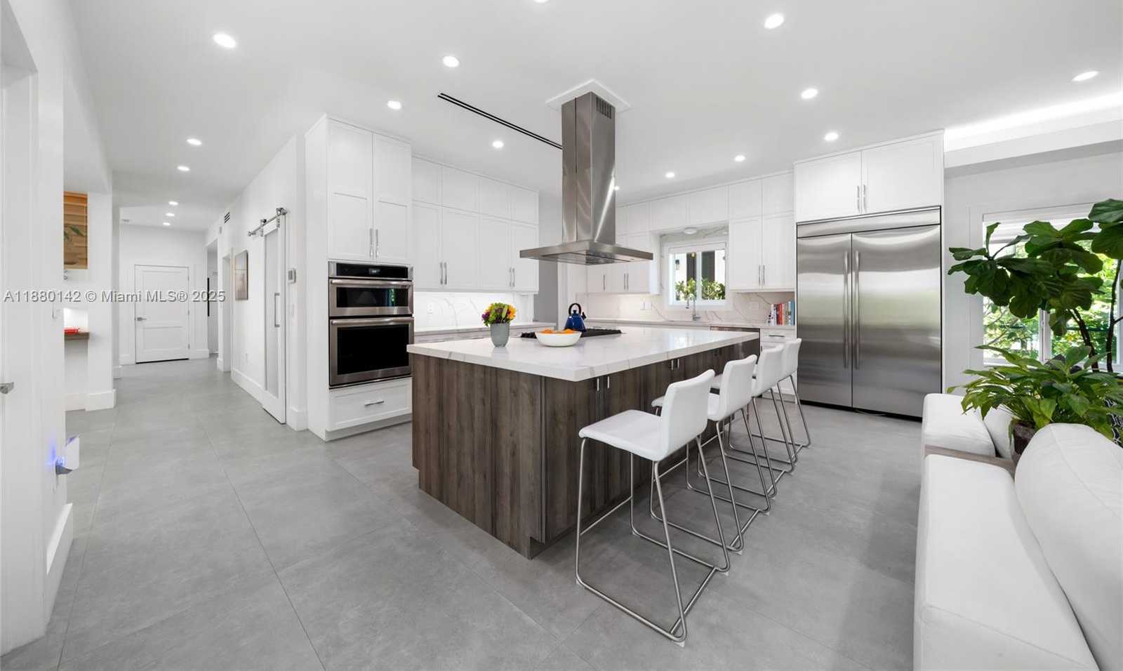 Small Image of 4181 BATTERSEA RD, Miami Number 9
