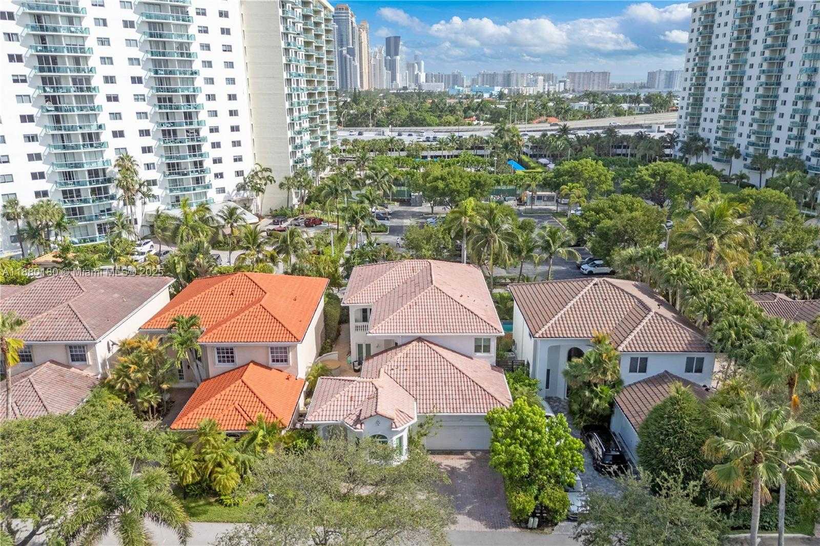 Small Image of 3942 194TH LN, Sunny Isles Beach Number 2