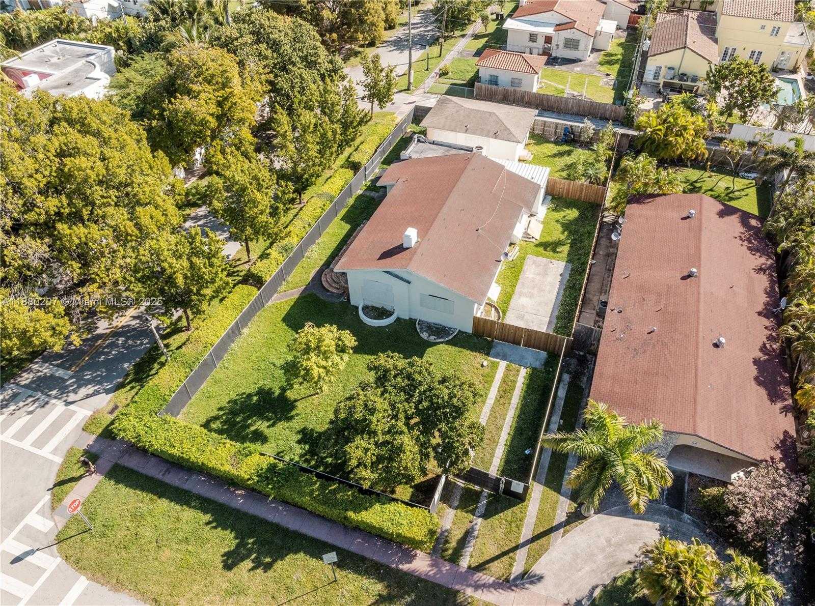 Small Image of 1255 LENOX AVE, Miami Beach Number 3