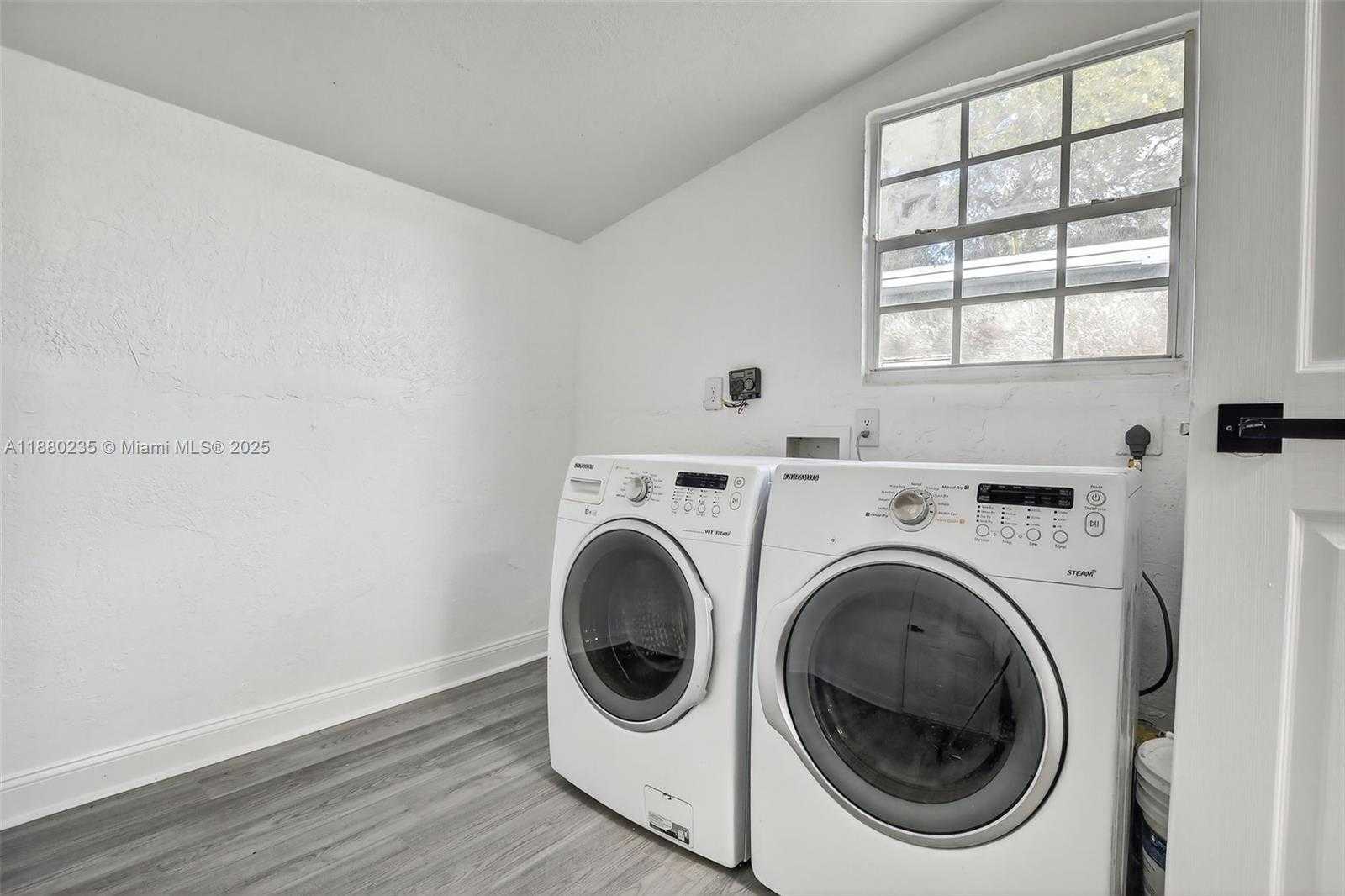 Small Image of 7120 ALLEN ST, Hollywood Number 16