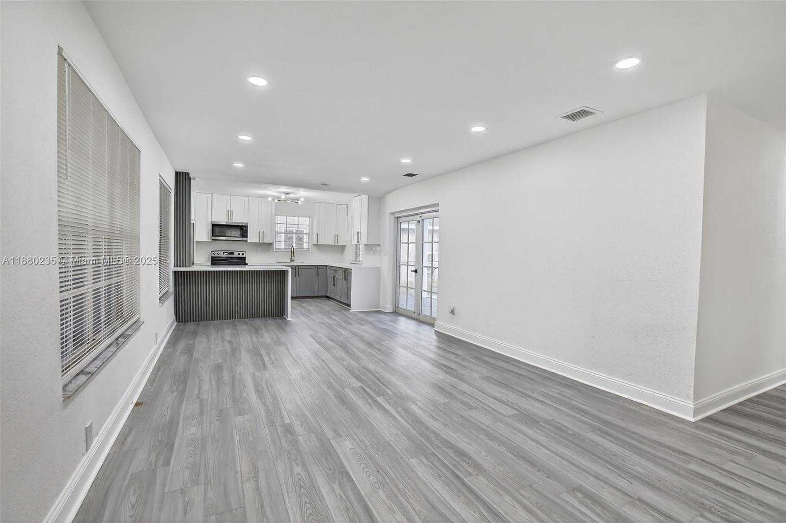 Small Image of 7120 ALLEN ST, Hollywood Number 3