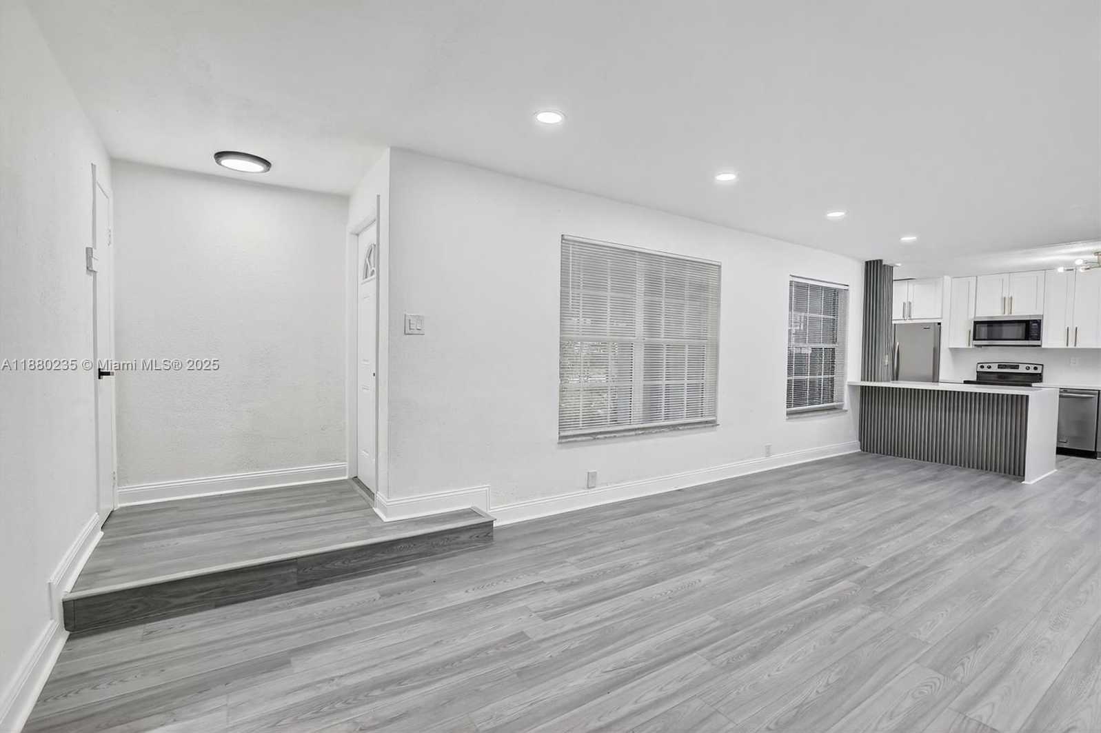Small Image of 7120 ALLEN ST, Hollywood Number 4