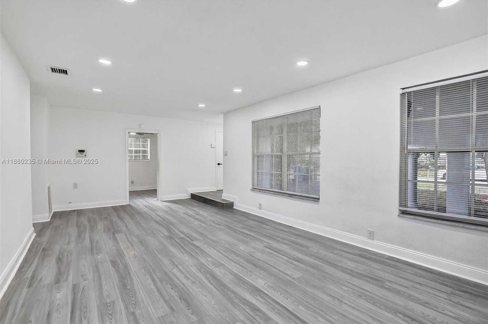 Small Image of 7120 ALLEN ST, Hollywood Number 6