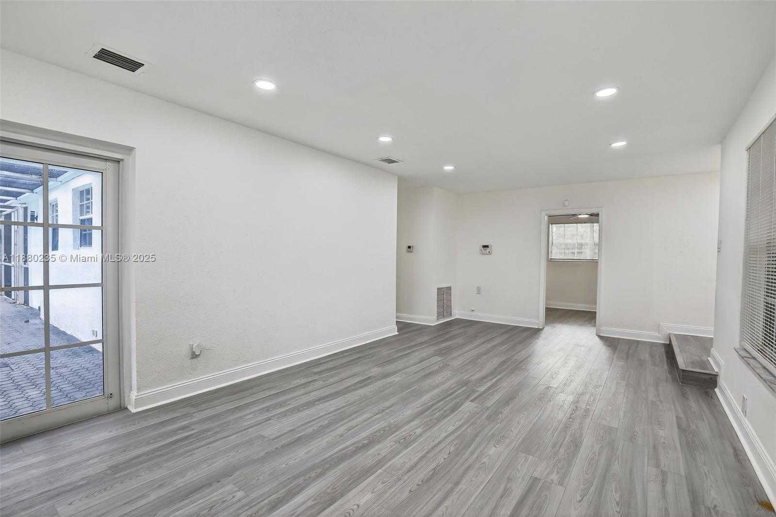 Small Image of 7120 ALLEN ST, Hollywood Number 7