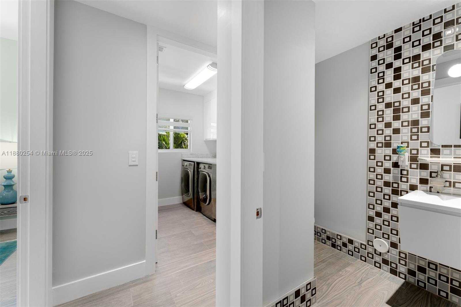 Small Image of 172 VENETIAN DR, Islamorada Number 16