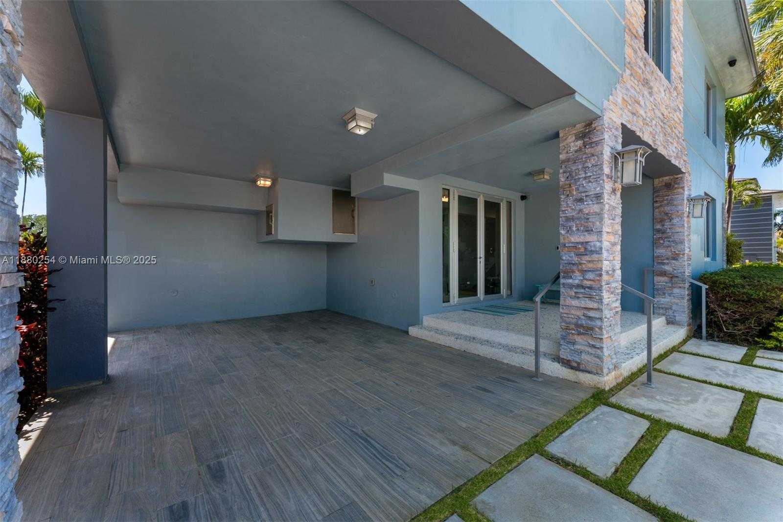 Small Image of 172 VENETIAN DR, Islamorada Number 3