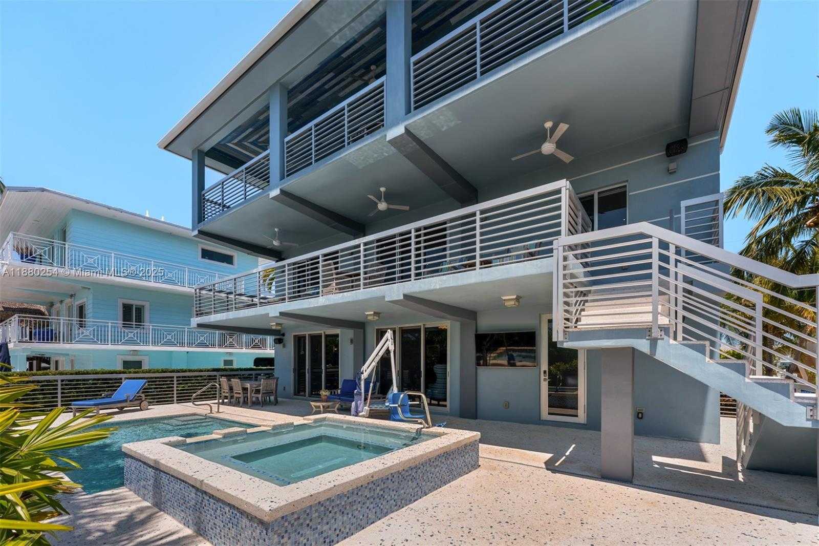 Small Image of 172 VENETIAN DR, Islamorada Number 4