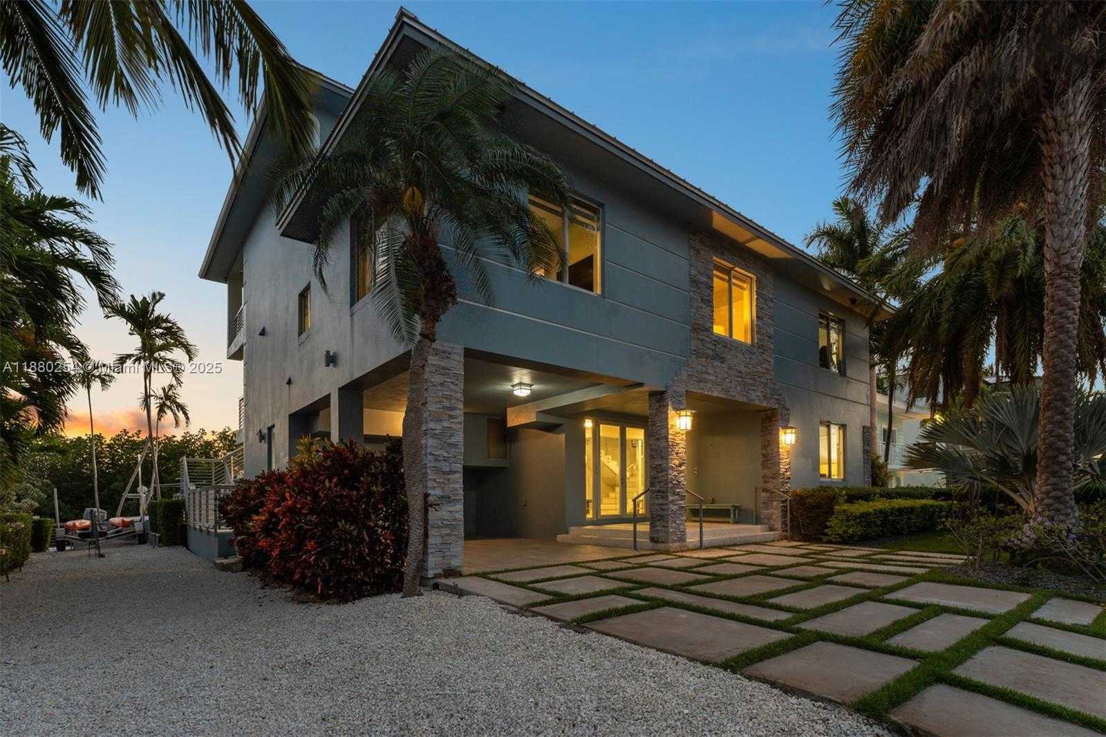 Small Image of 172 VENETIAN DR, Islamorada Number 58