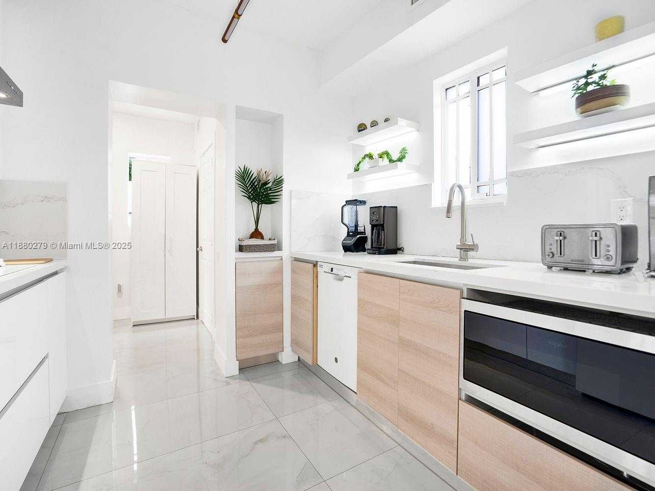 Small Image of 6 NORTH EAST 50TH ST, Miami Number 12