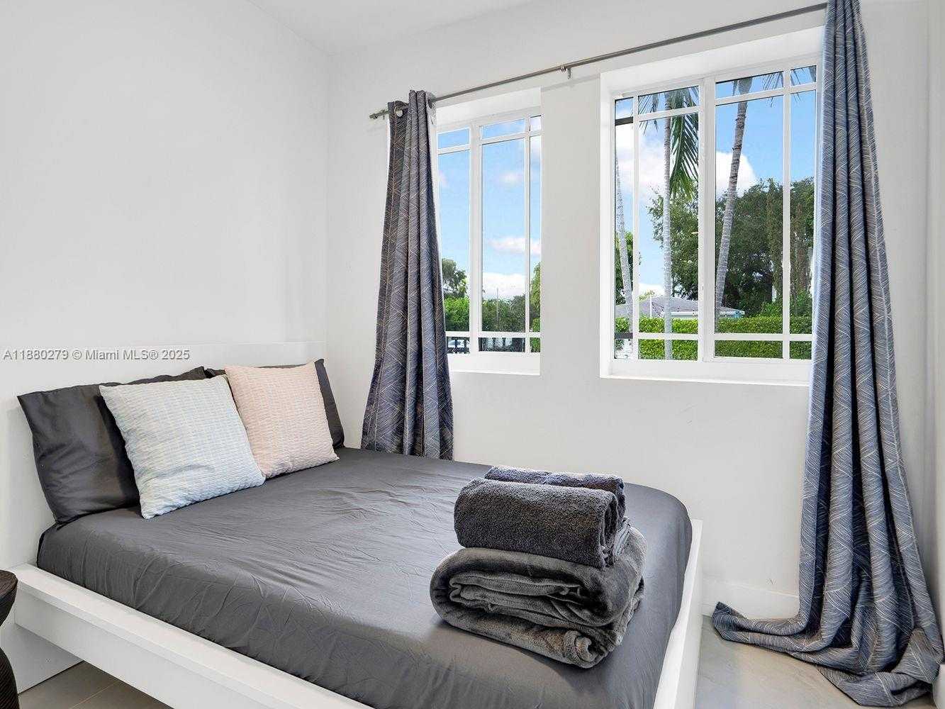 Small Image of 6 NORTH EAST 50TH ST, Miami Number 17