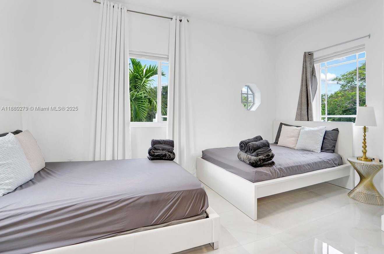 Small Image of 6 NORTH EAST 50TH ST, Miami Number 19