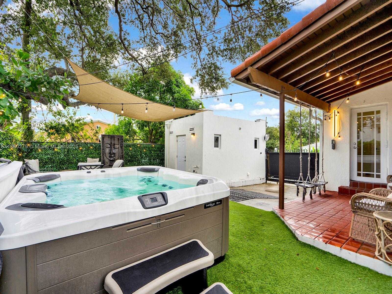 Small Image of 6 NORTH EAST 50TH ST, Miami Number 2