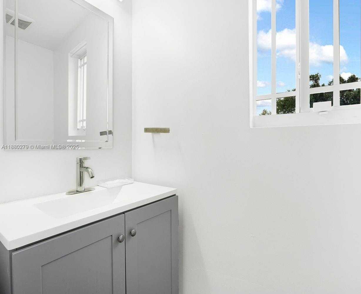 Small Image of 6 NORTH EAST 50TH ST, Miami Number 28
