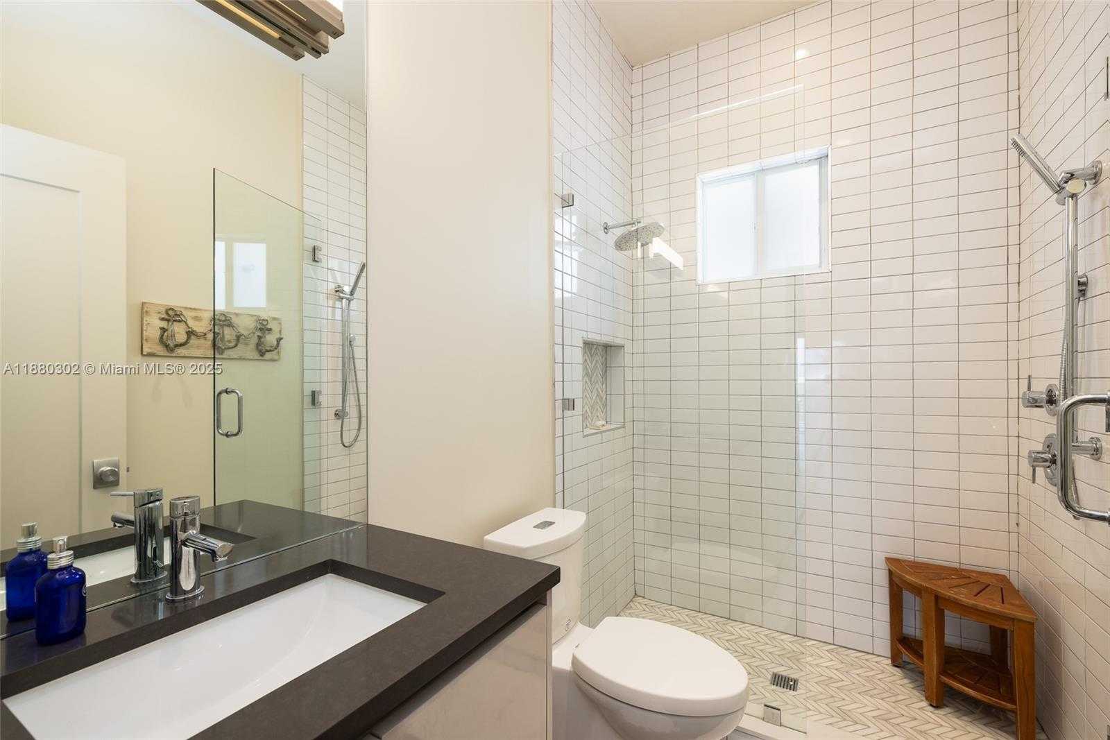 Small Image of 96 WEST PLAZA DEL SOL, Islamorada Number 25