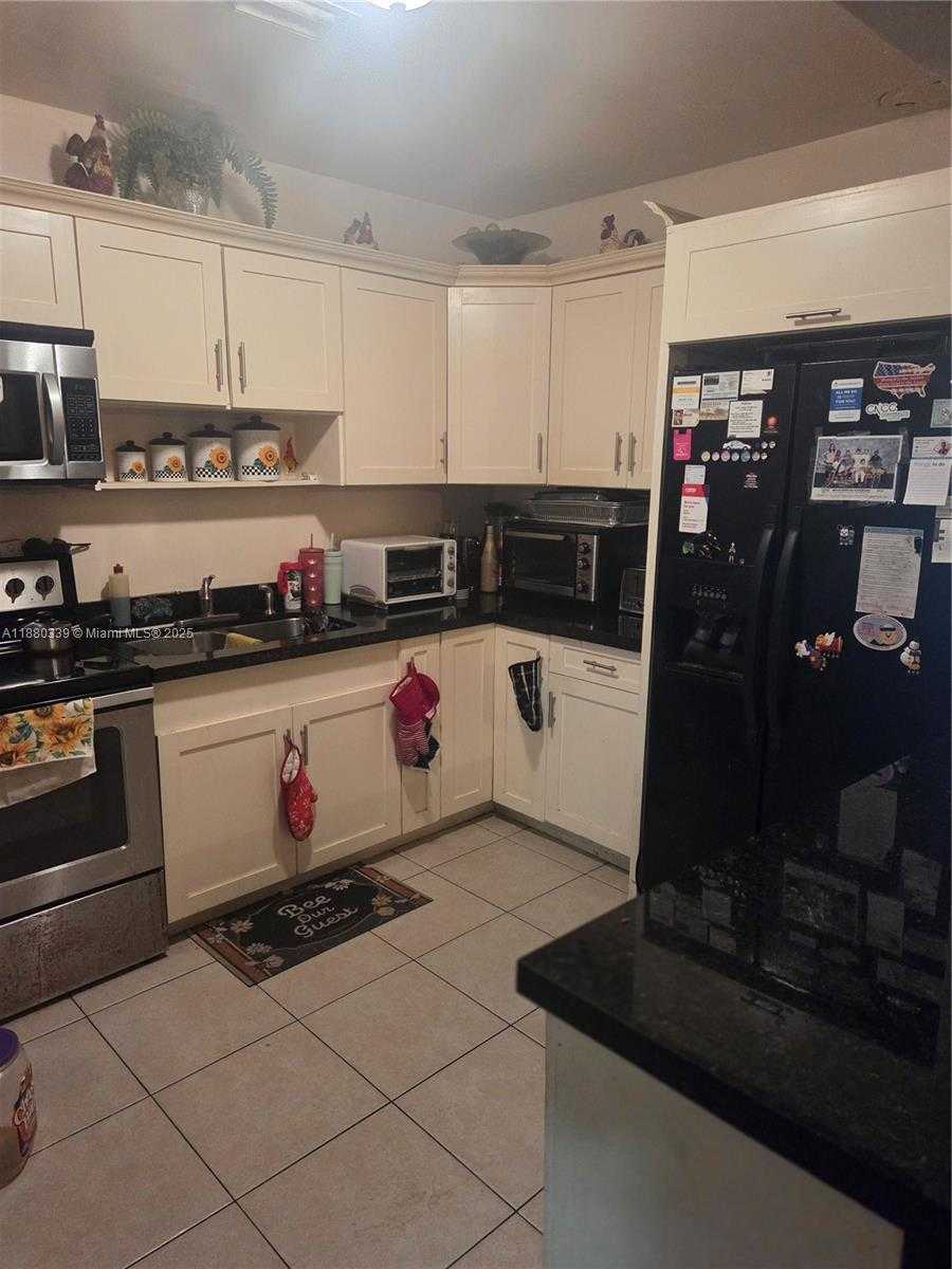 Small Image of 393 FLORIDA AVENUE, Fort Lauderdale Number 6