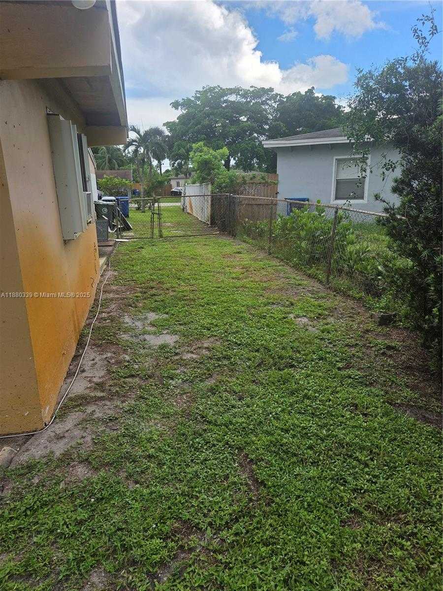 Small Image of 393 FLORIDA AVENUE, Fort Lauderdale Number 7