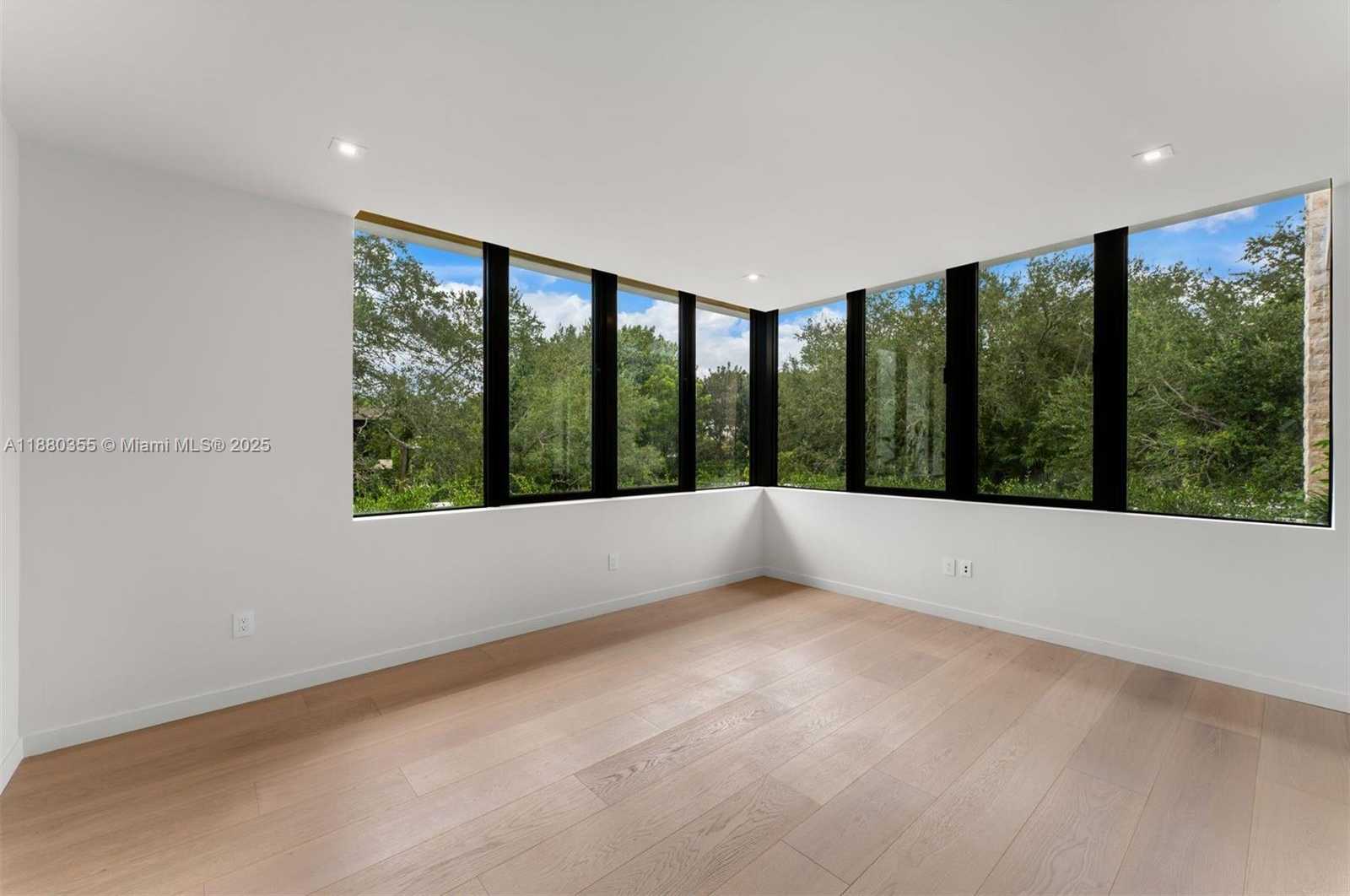 Small Image of 4095 HARDIE AVE, Miami Number 11