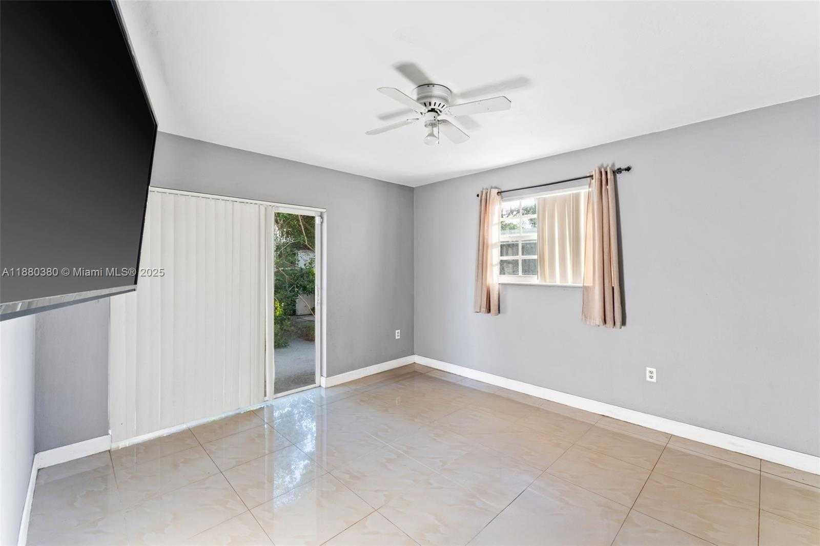 Small Image of 7820 ORLEANS ST, Miramar Number 2