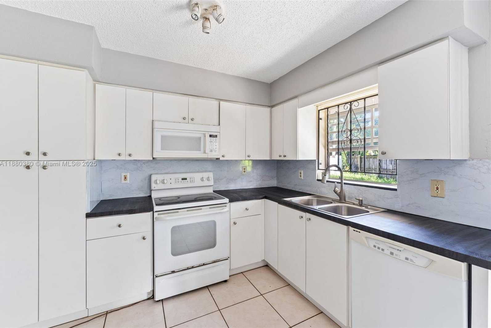 Small Image of 7820 ORLEANS ST, Miramar Number 6