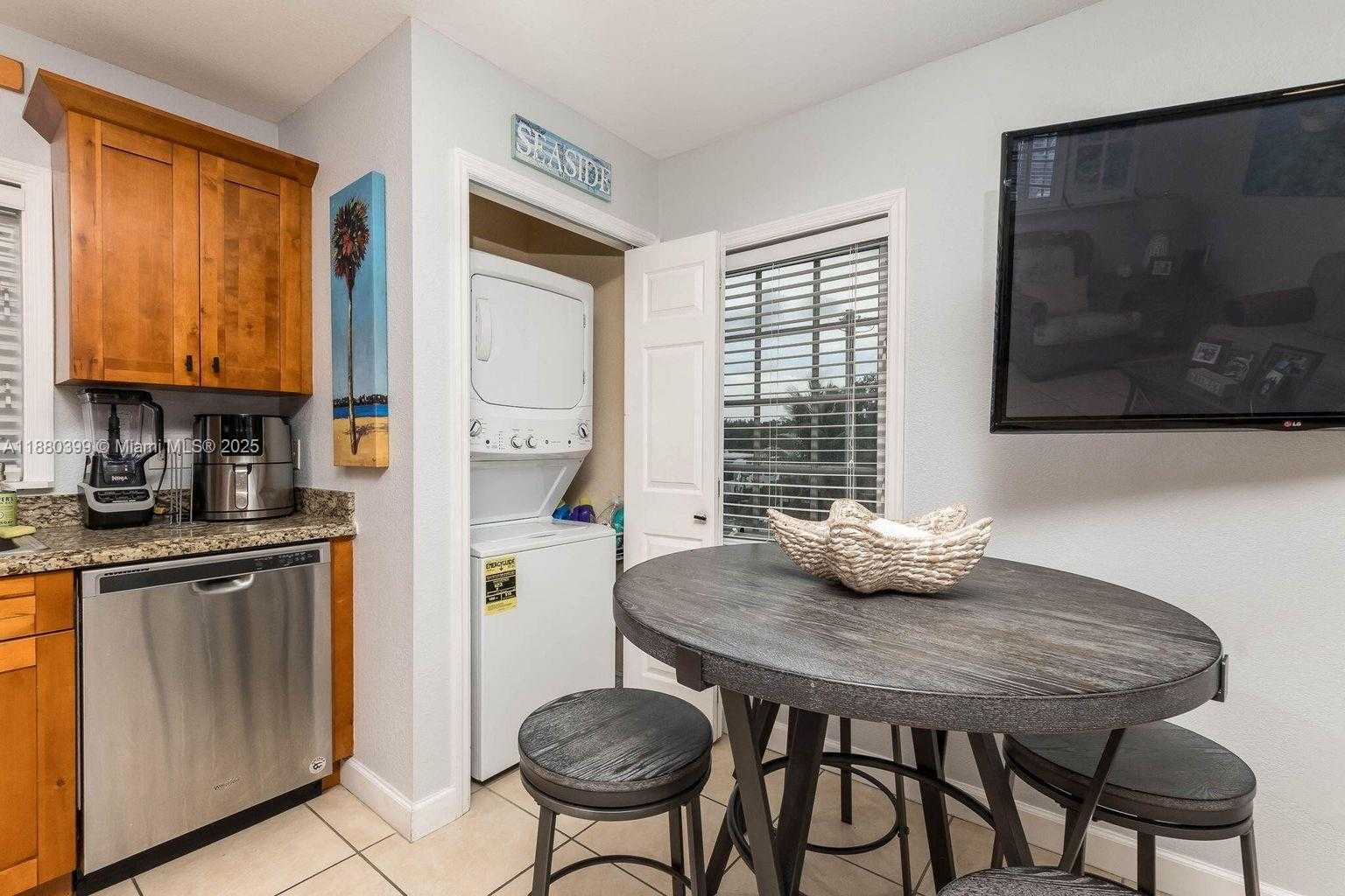 Small Image of 325 CALUSA ST #320, Key Largo Number 23