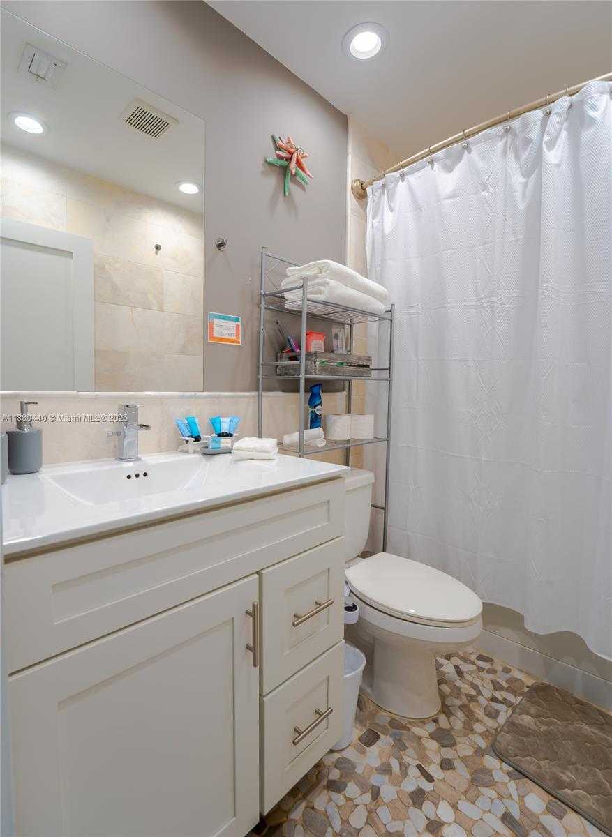 Small Image of 4600 SOUTH WEST 43RD AVE, Dania Beach Number 16