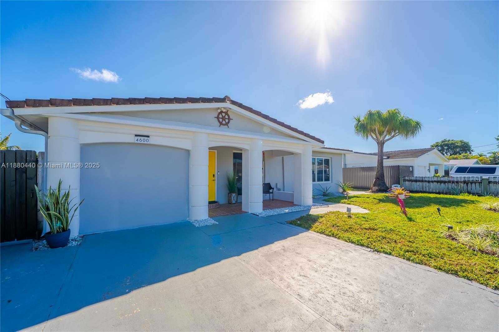 Small Image of 4600 SOUTH WEST 43RD AVE, Dania Beach Number 2