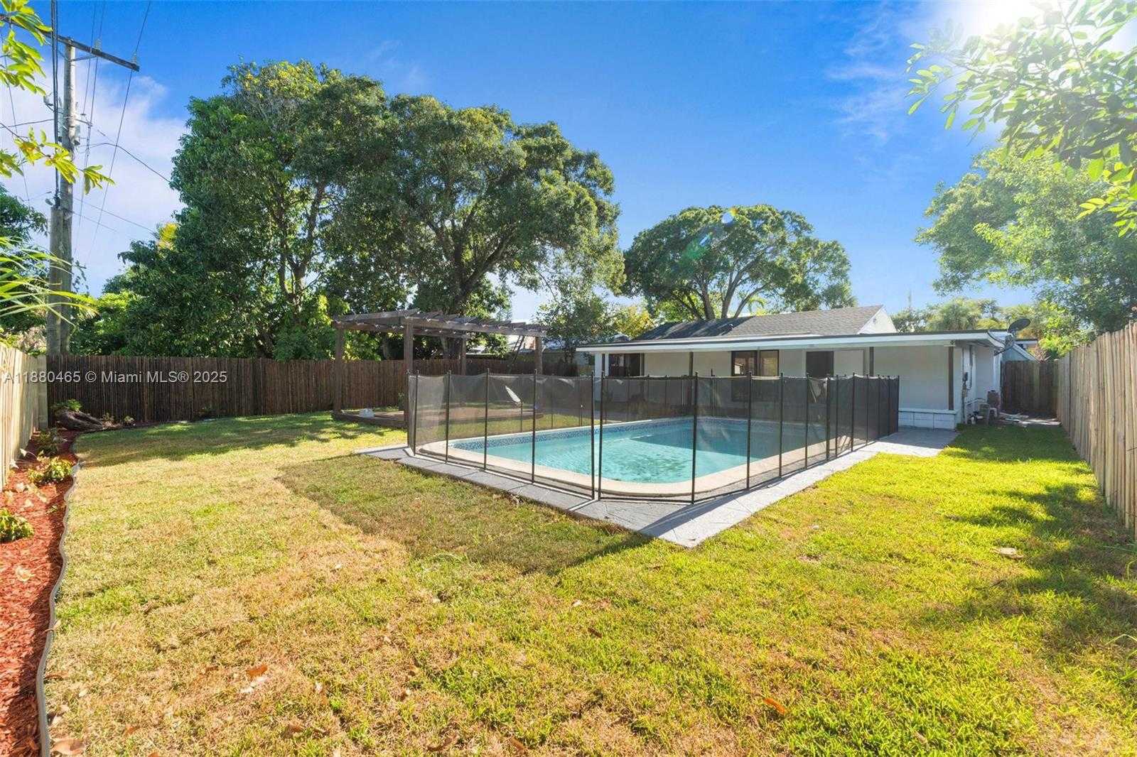 Small Image of 1516 SOUTH WEST 30TH TER, Fort Lauderdale Number 2