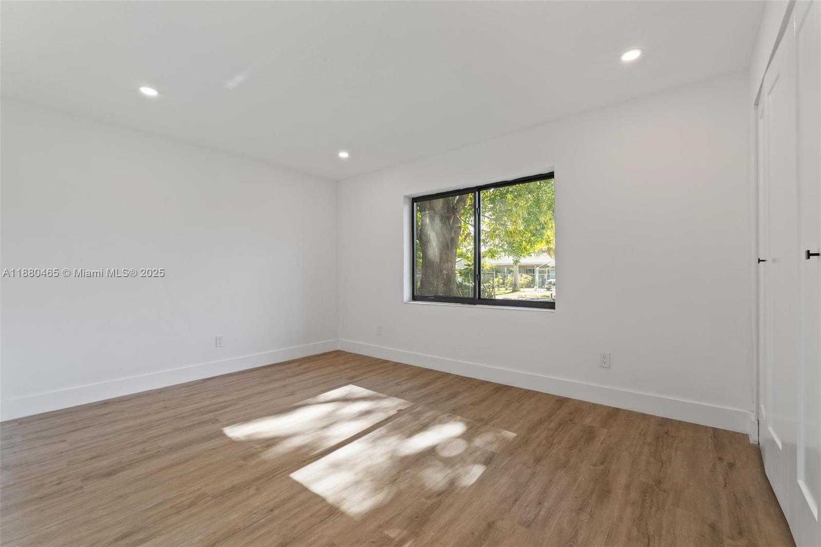 Small Image of 1516 SOUTH WEST 30TH TER, Fort Lauderdale Number 4