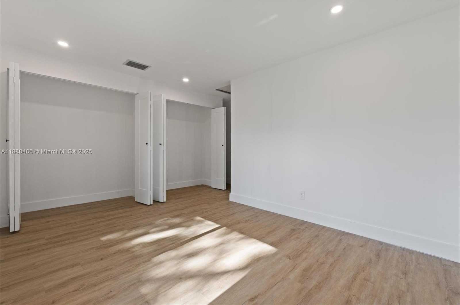 Small Image of 1516 SOUTH WEST 30TH TER, Fort Lauderdale Number 5