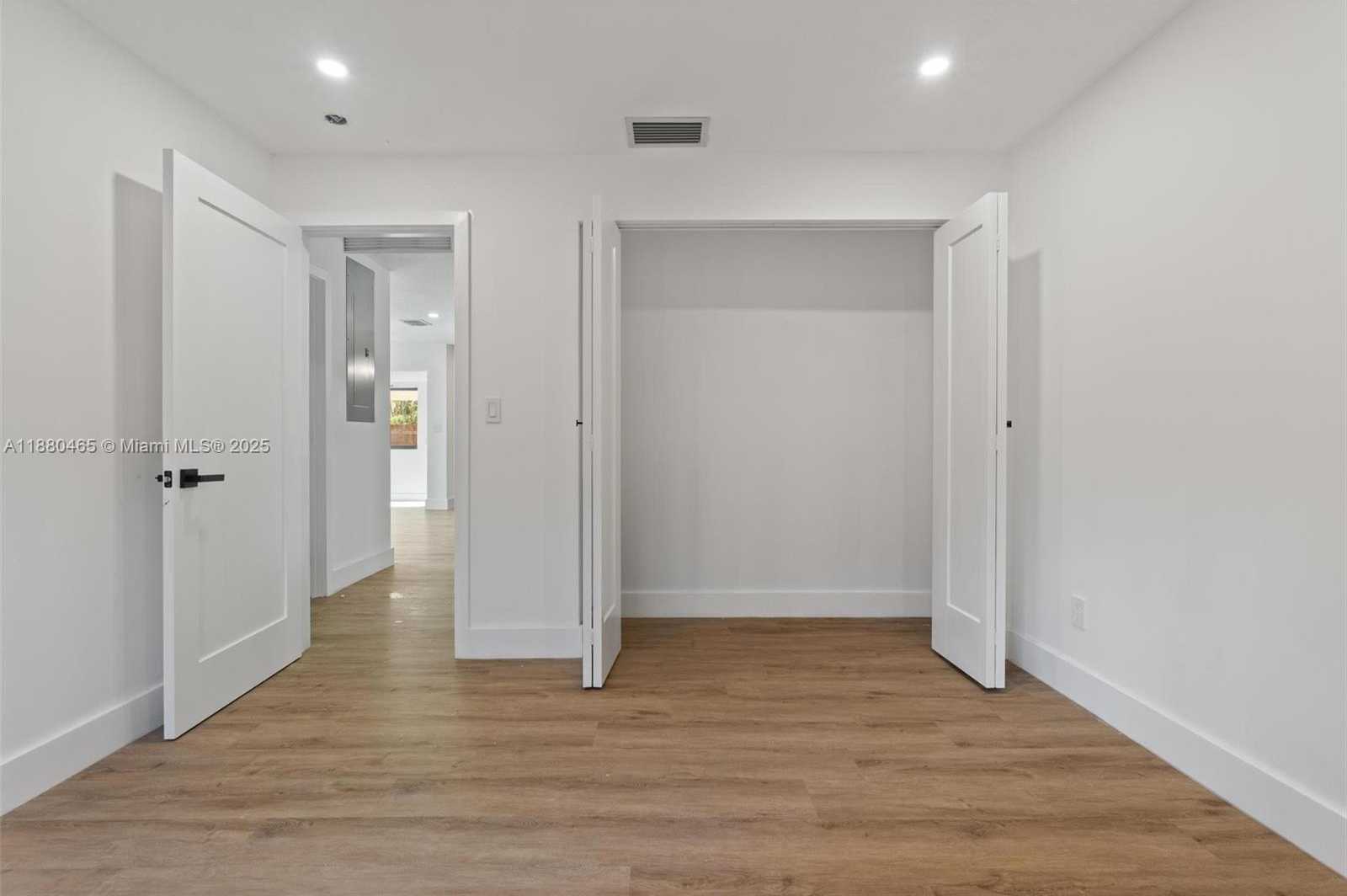 Small Image of 1516 SOUTH WEST 30TH TER, Fort Lauderdale Number 8