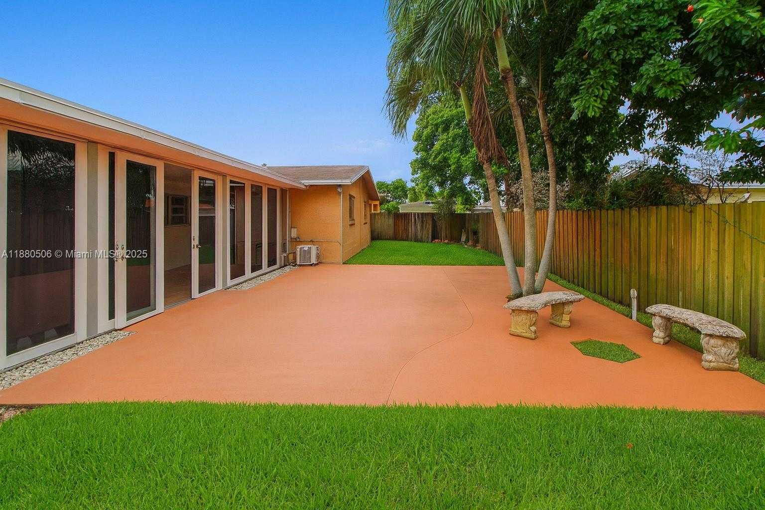 Small Image of 8930 NORTH WEST 11TH ST, Pembroke Pines Number 10