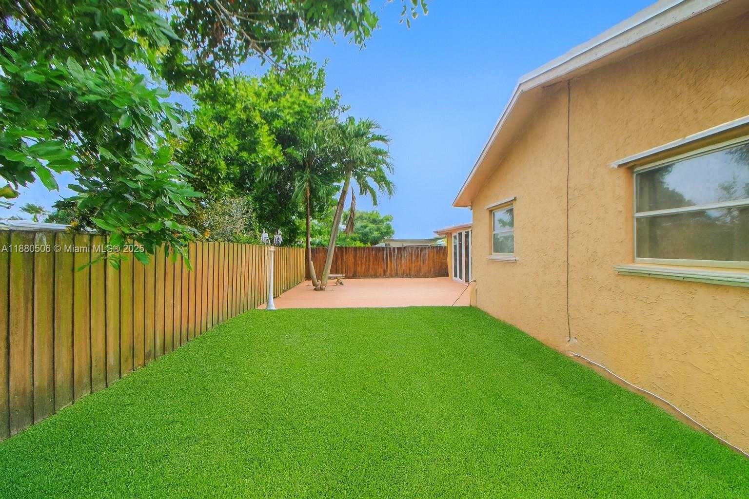 Small Image of 8930 NORTH WEST 11TH ST, Pembroke Pines Number 11