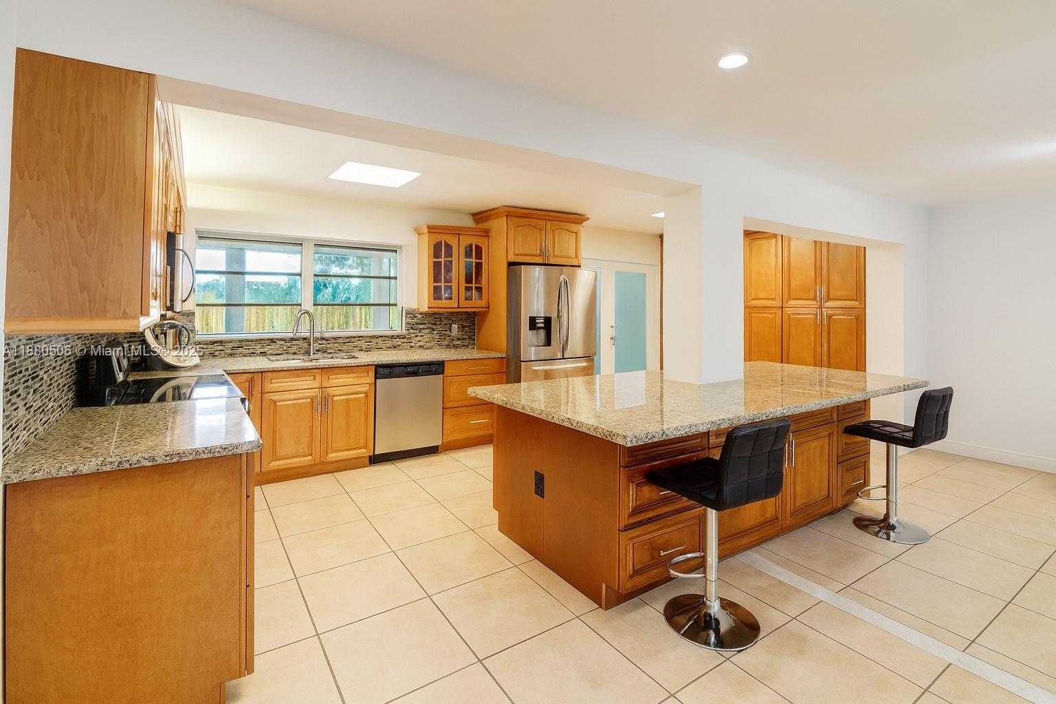 Small Image of 8930 NORTH WEST 11TH ST, Pembroke Pines Number 17