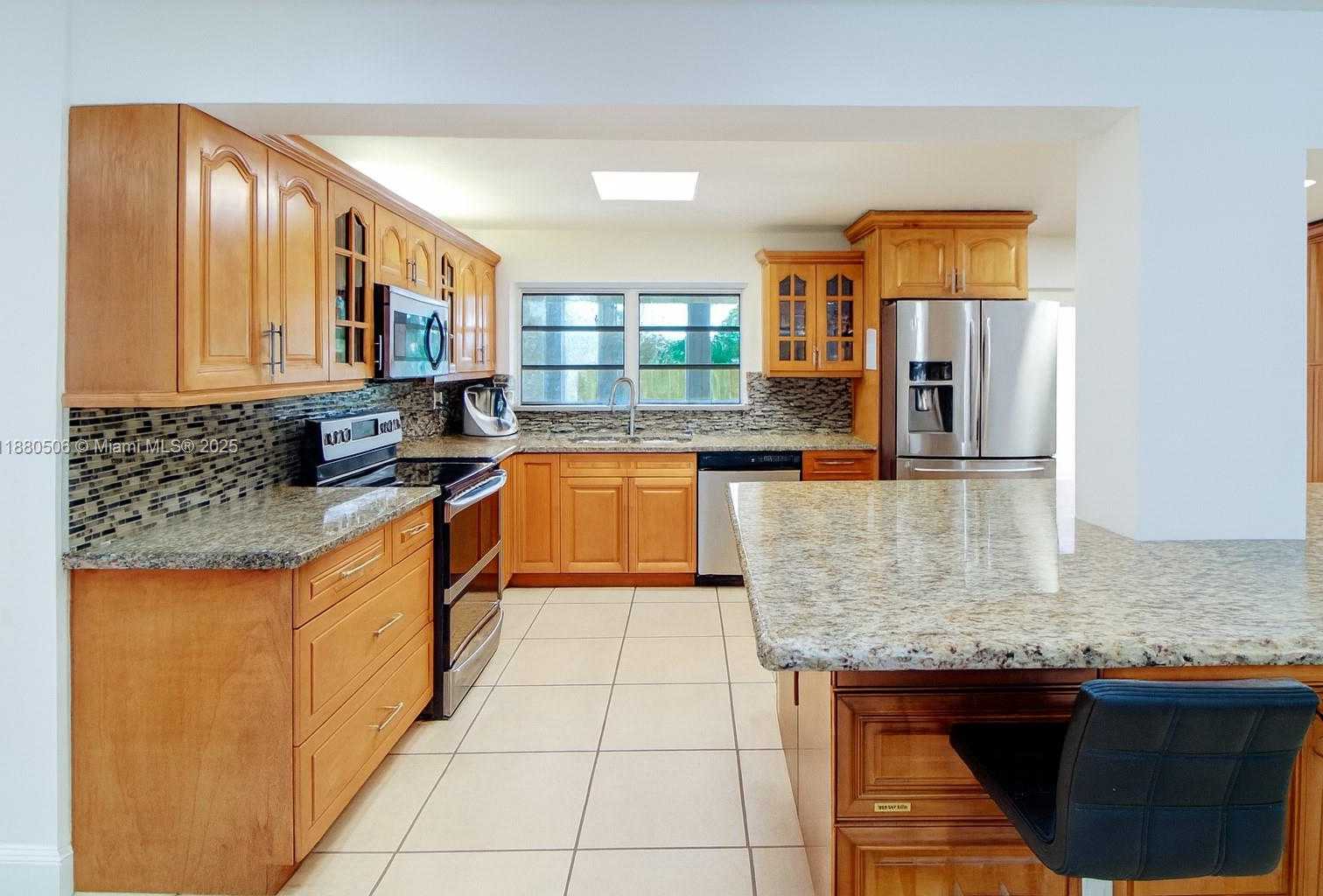 Small Image of 8930 NORTH WEST 11TH ST, Pembroke Pines Number 19