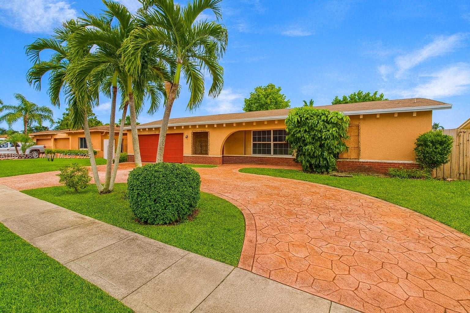 Small Image of 8930 NORTH WEST 11TH ST, Pembroke Pines Number 2