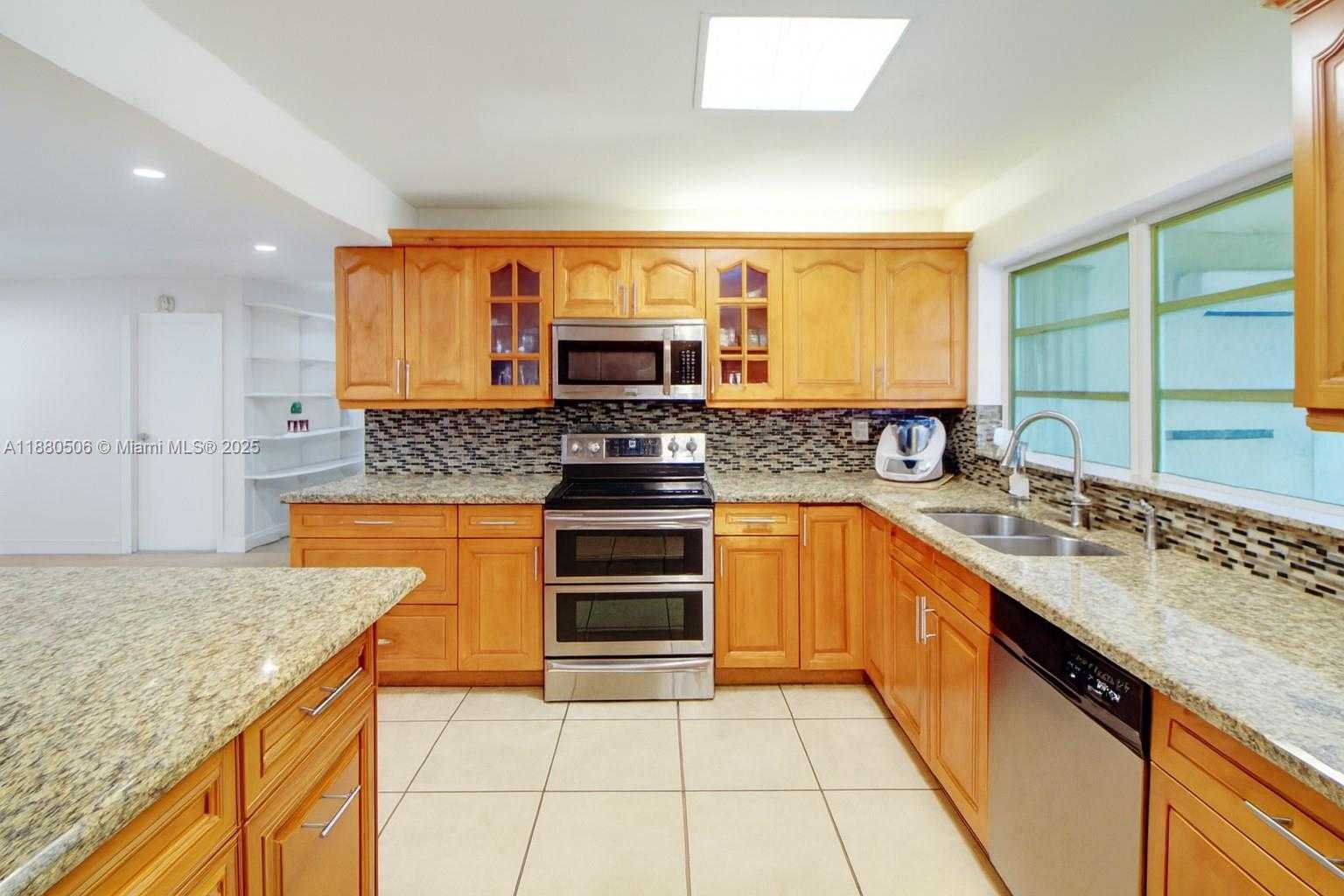 Small Image of 8930 NORTH WEST 11TH ST, Pembroke Pines Number 22