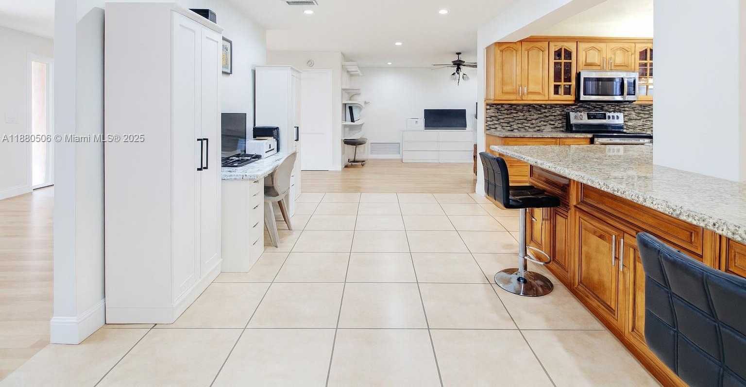 Small Image of 8930 NORTH WEST 11TH ST, Pembroke Pines Number 23