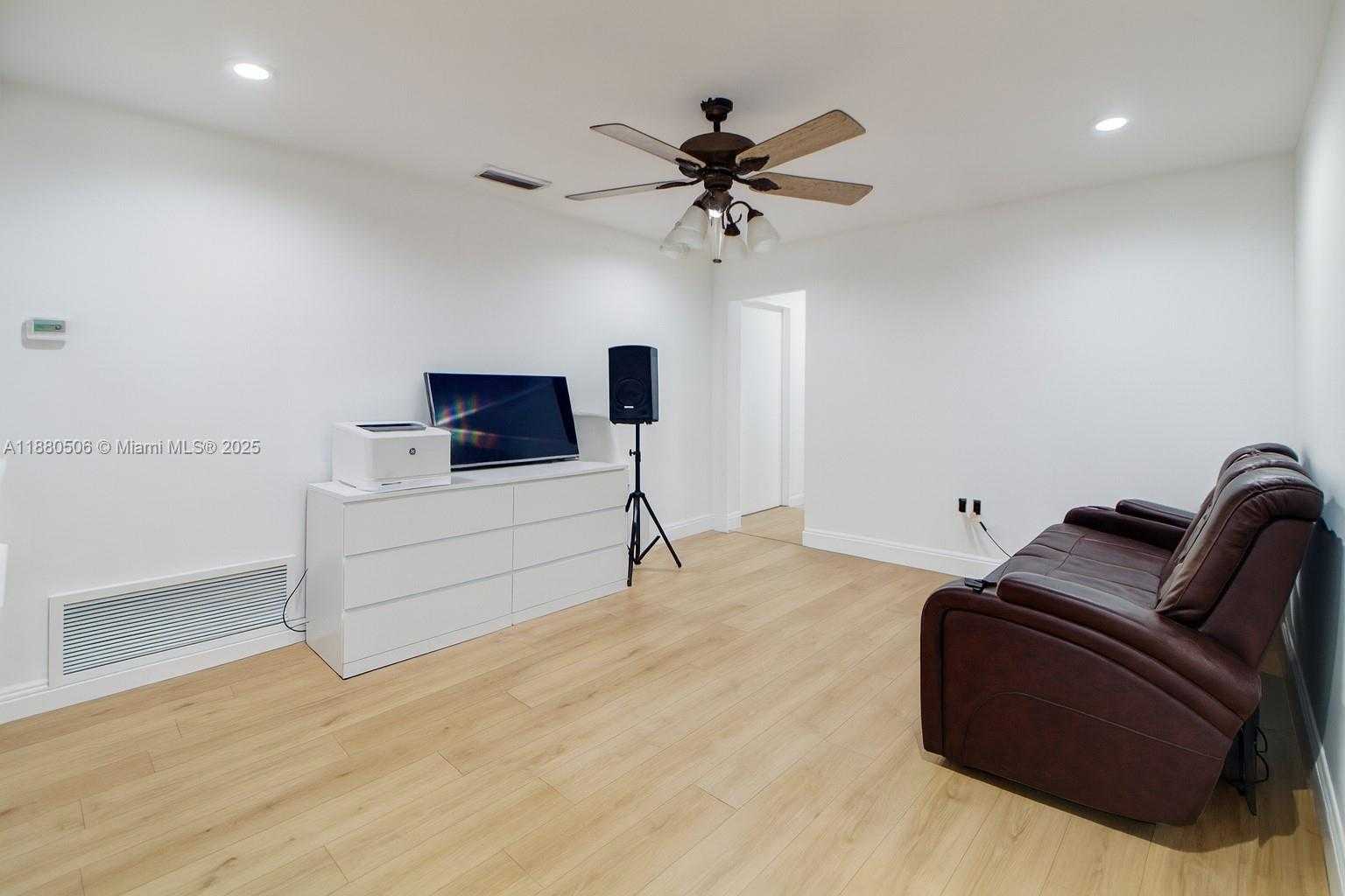 Small Image of 8930 NORTH WEST 11TH ST, Pembroke Pines Number 25