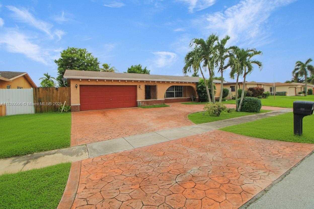 Small Image of 8930 NORTH WEST 11TH ST, Pembroke Pines Number 4