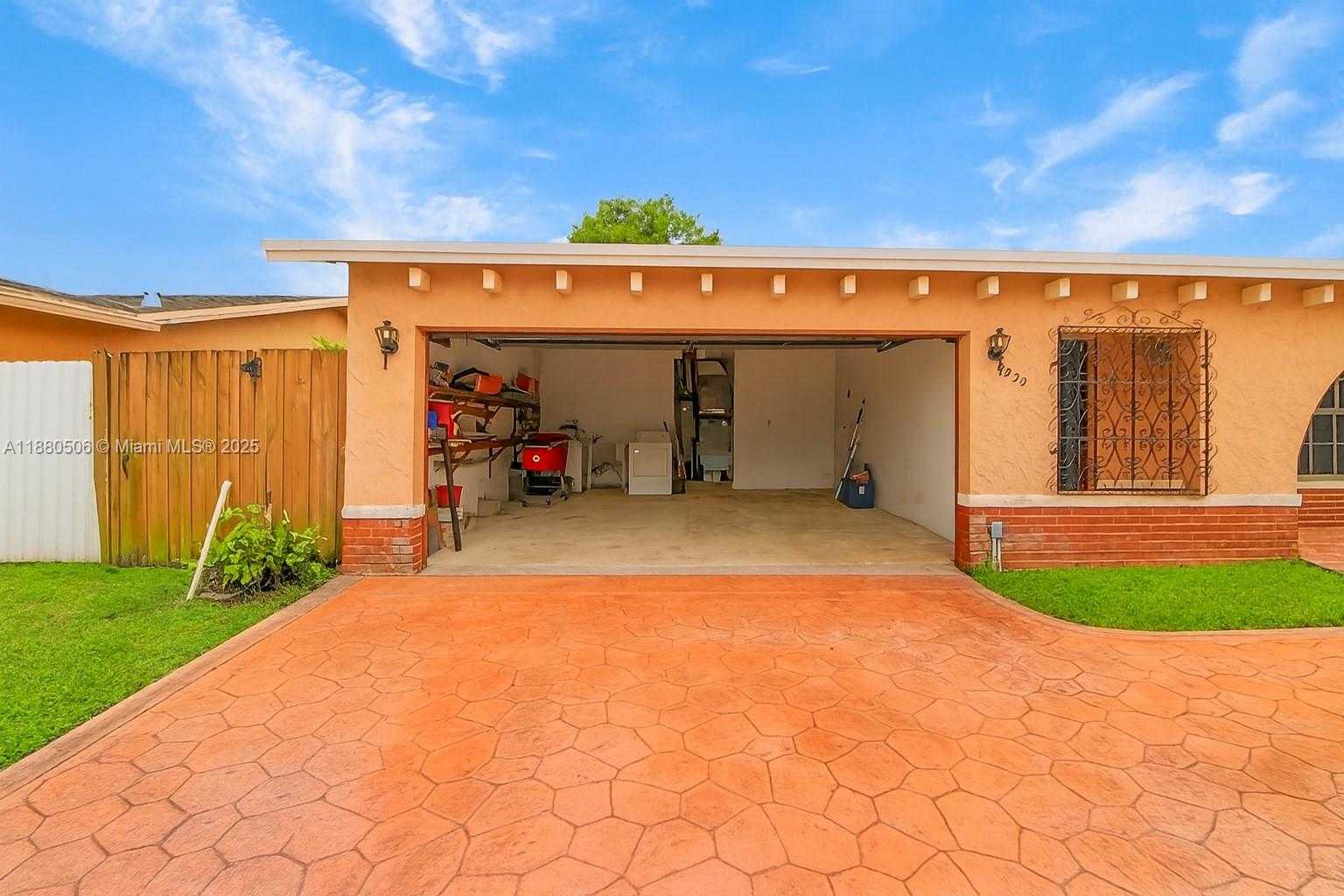 Small Image of 8930 NORTH WEST 11TH ST, Pembroke Pines Number 5