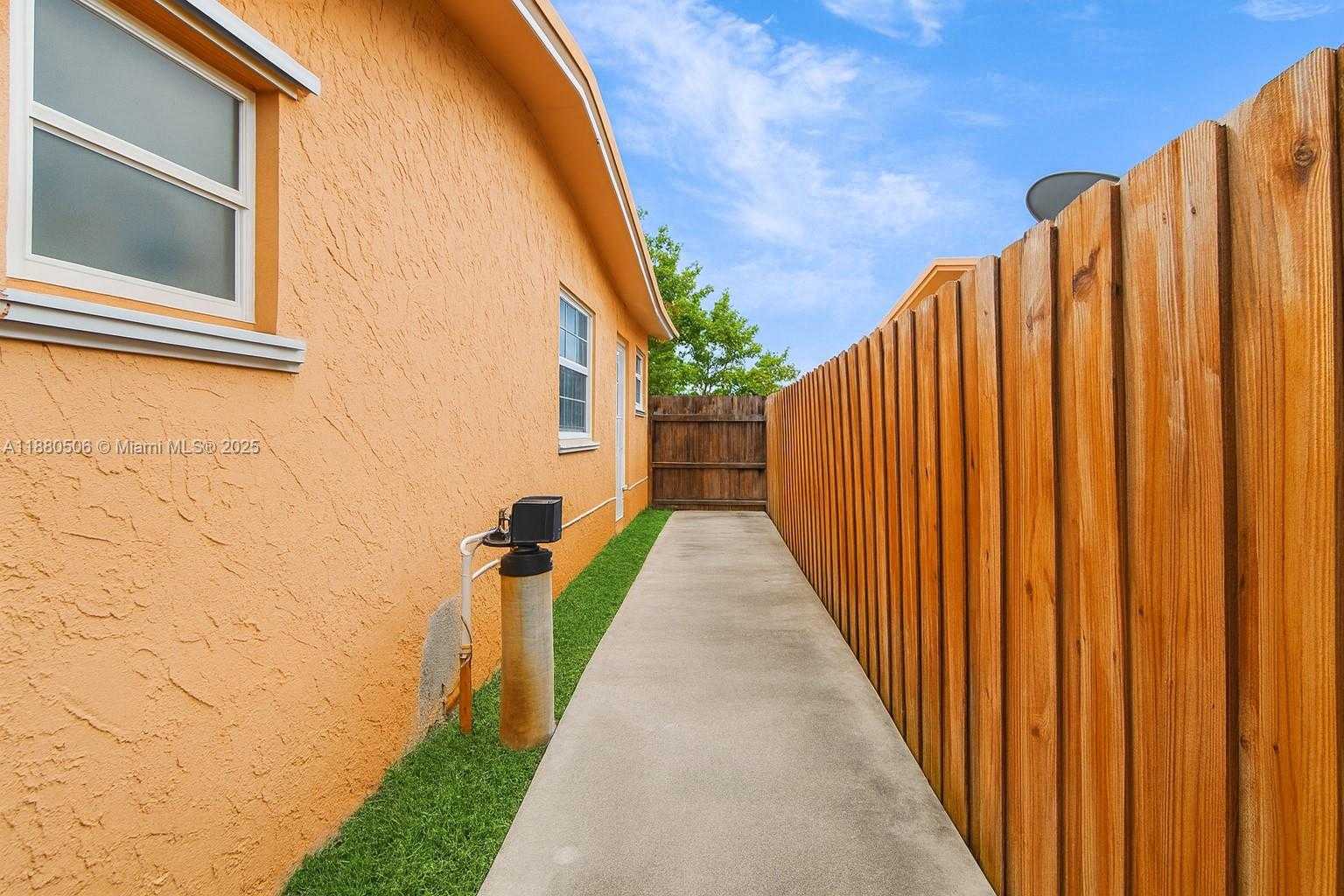 Small Image of 8930 NORTH WEST 11TH ST, Pembroke Pines Number 6