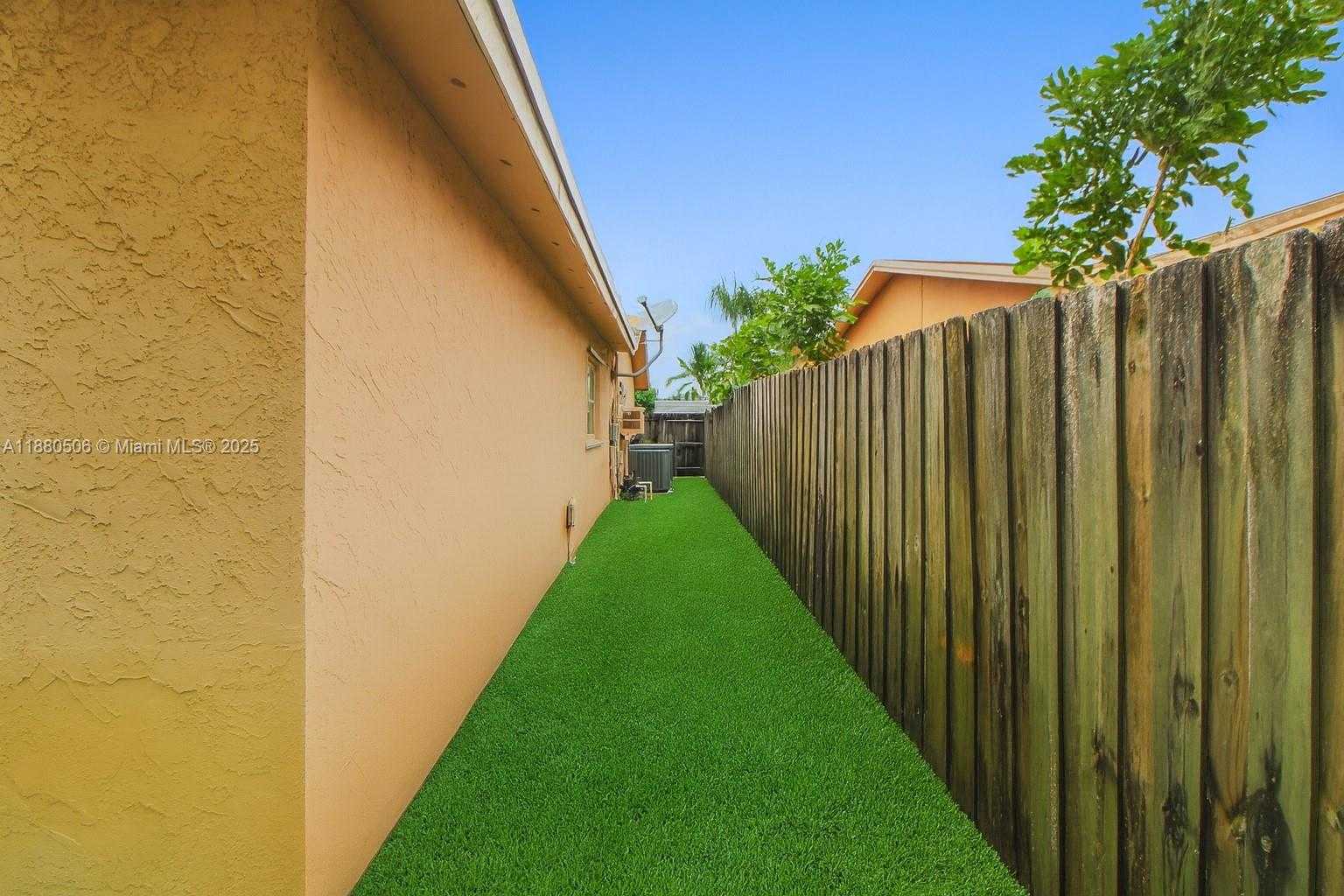 Small Image of 8930 NORTH WEST 11TH ST, Pembroke Pines Number 7