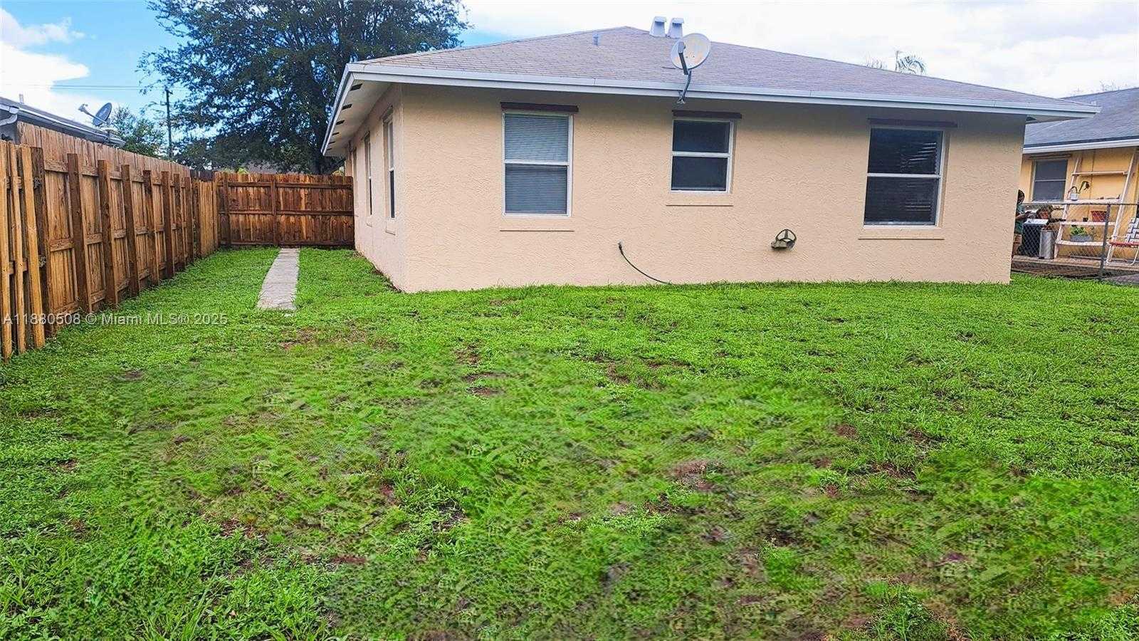 Small Image of 7620 NORTH WEST 32ND PL, Davie Number 16