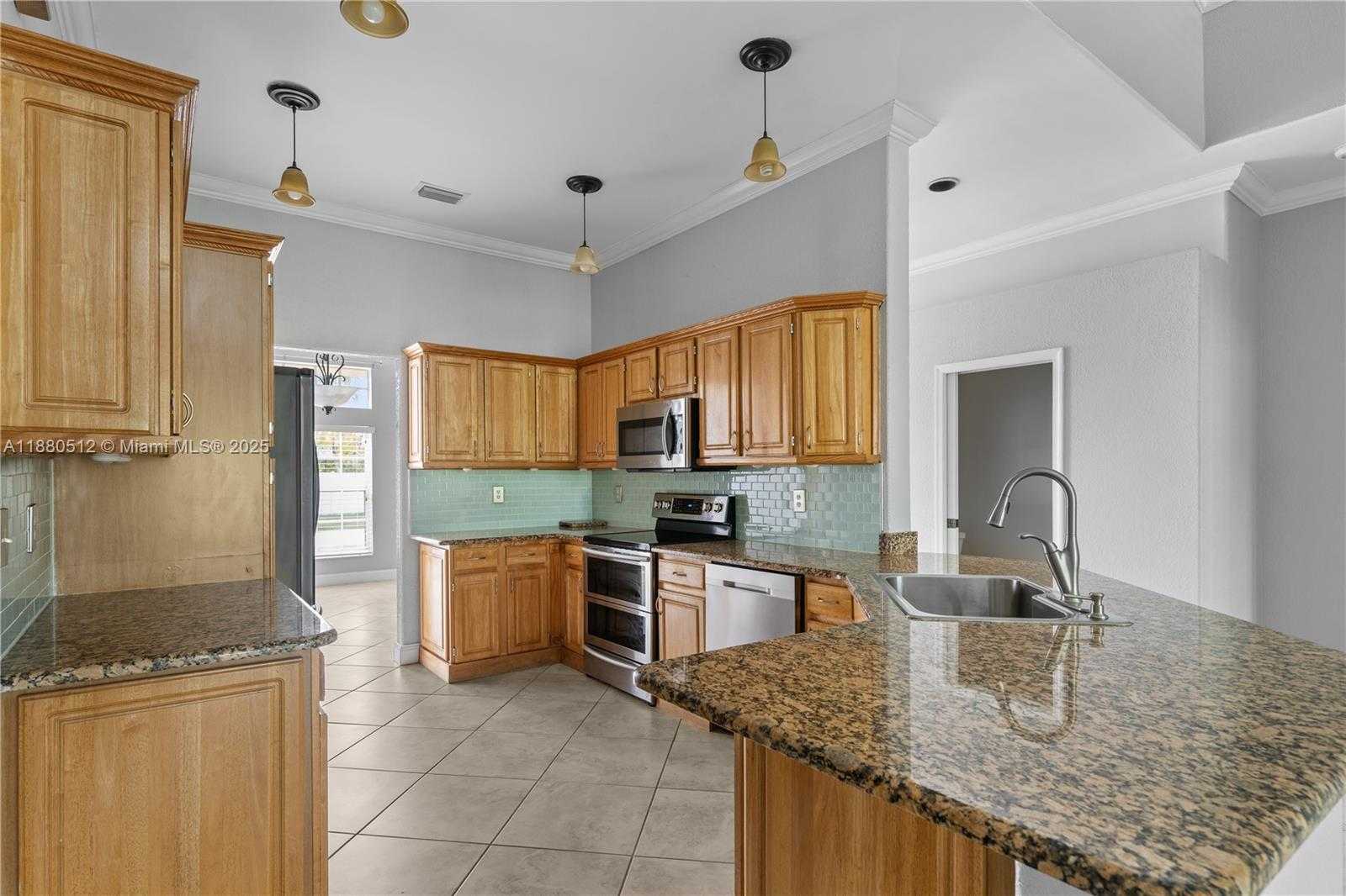 Small Image of 1154 NORTH WEST 183RD TER, Pembroke Pines Number 10