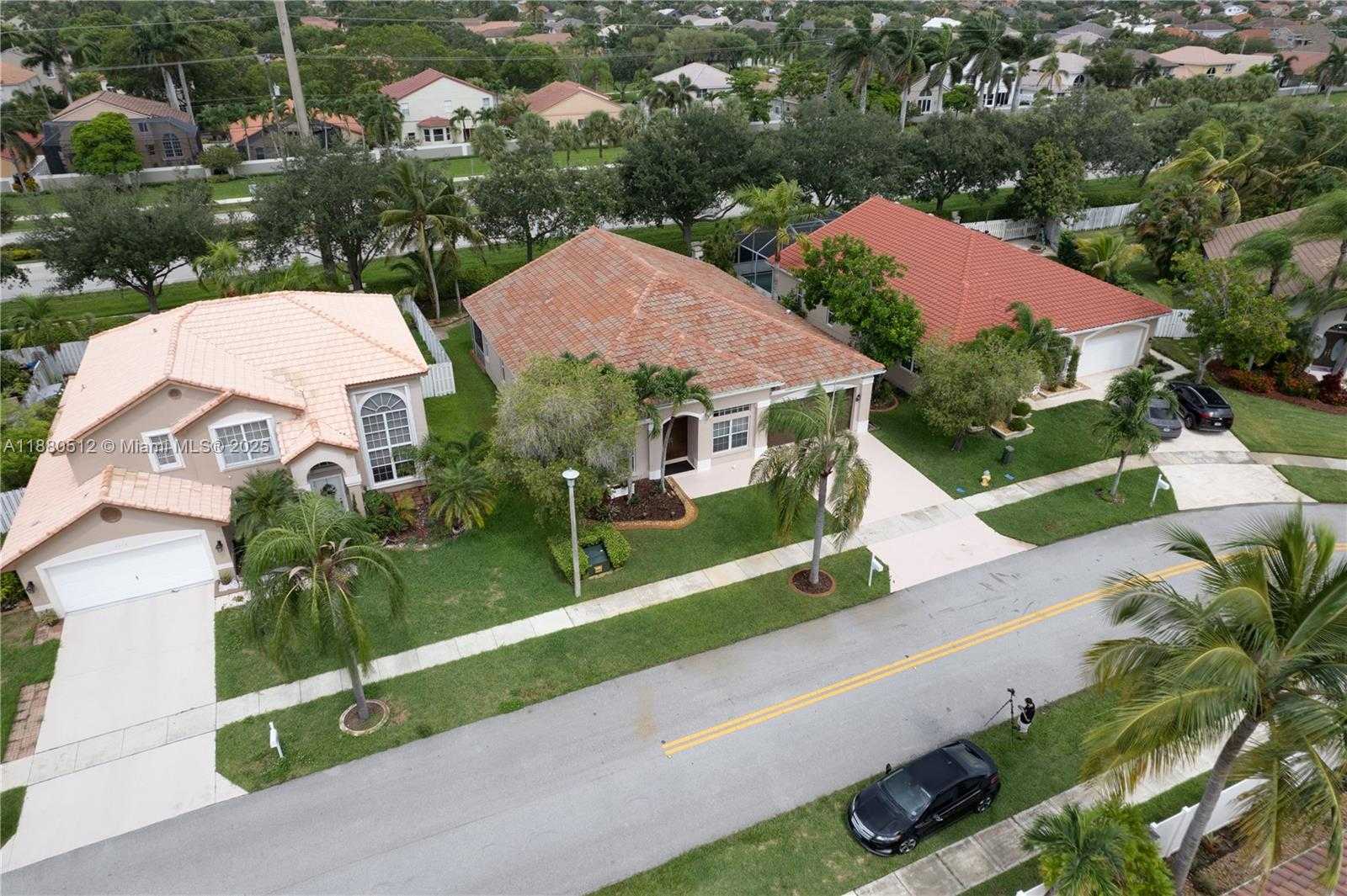 Small Image of 1154 NORTH WEST 183RD TER, Pembroke Pines Number 47