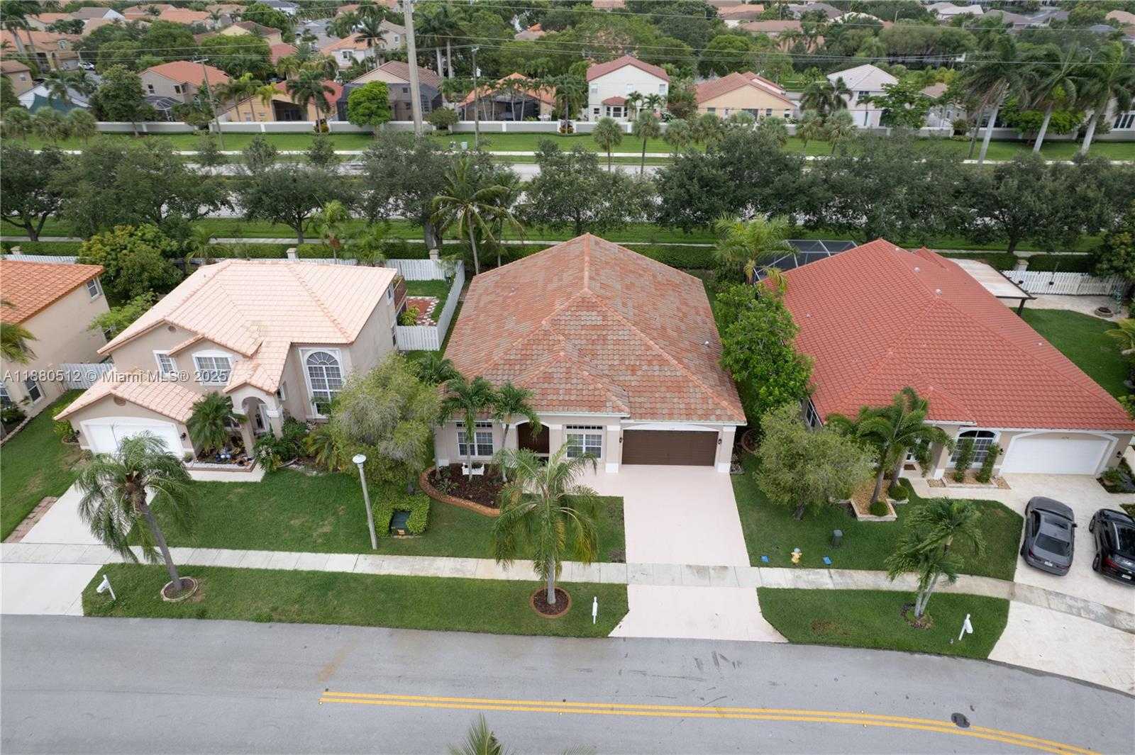 Small Image of 1154 NORTH WEST 183RD TER, Pembroke Pines Number 50